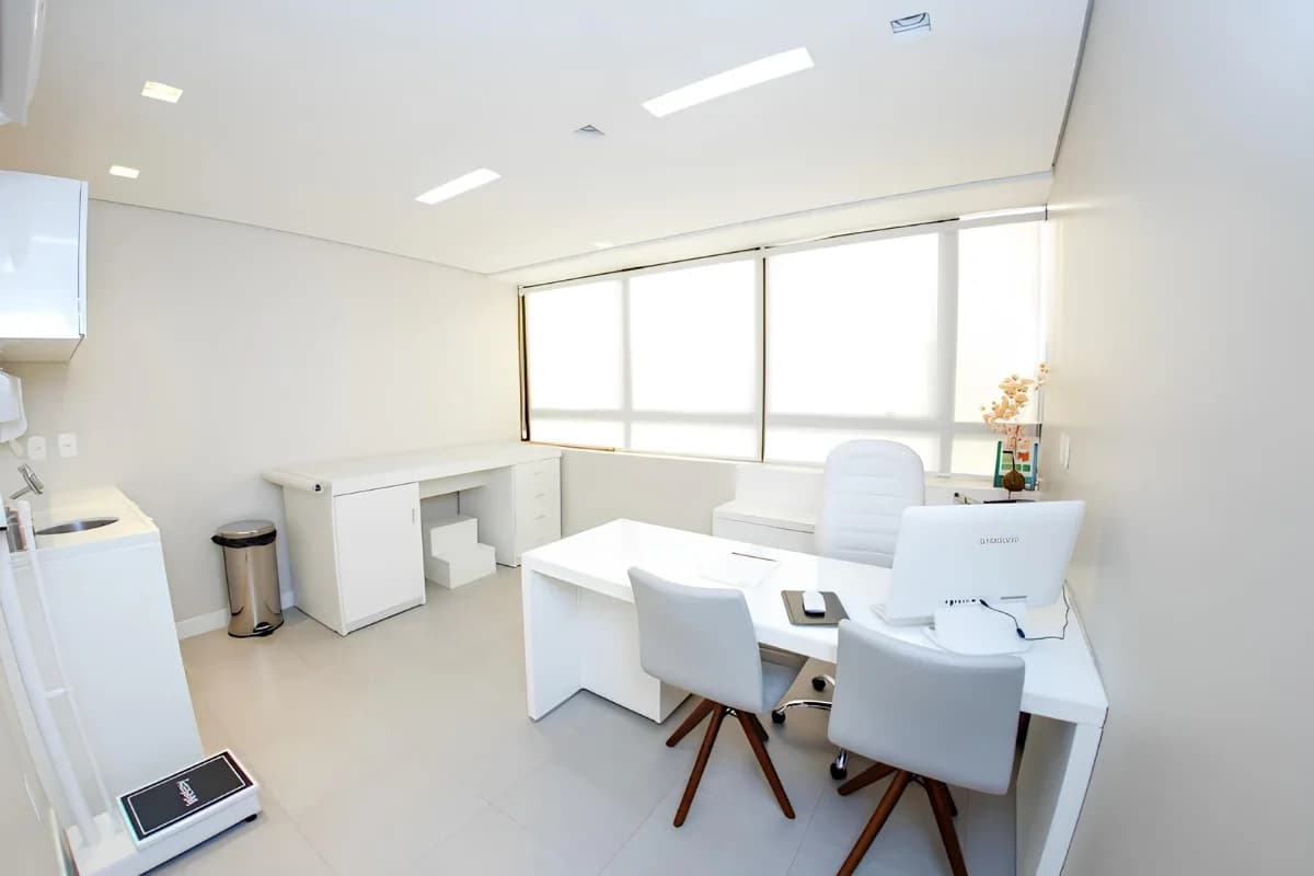 Consultório de medicina integrativa do Instituto Aratti em Belo Horizonte
