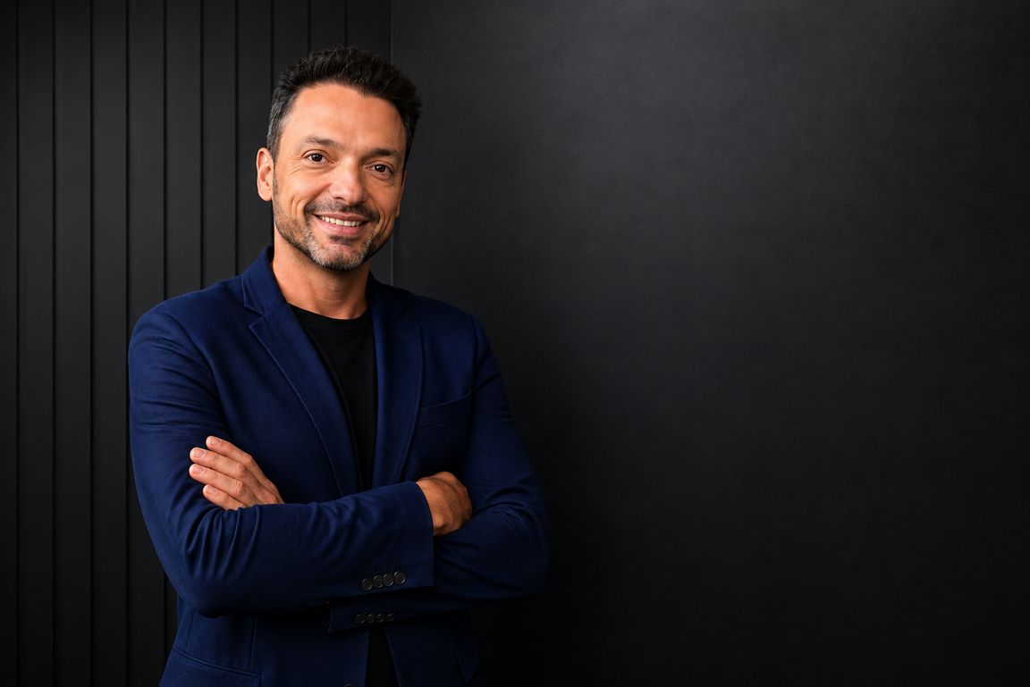 Dr. Aratti, médico especialista em geriatria, saúde hormonal e longevidade